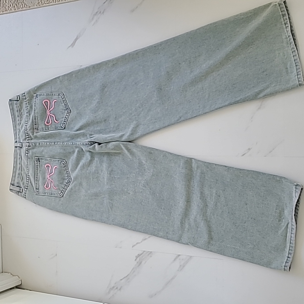 High rise waisted baggy jean with bow embroidery
